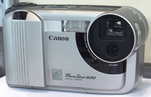 A Canon első digiátlis fényképezőgépe, a PowerShot 600