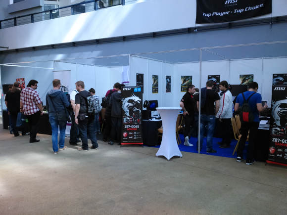 A hardvergyártókat sem kímélik az érdeklődők