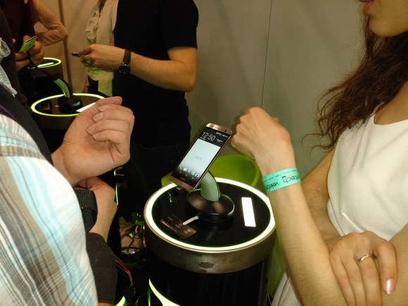 Ez pedig a tömeg okozója, a HTC One M8