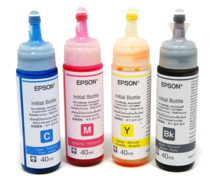 A kezdőcsomagban 40 milliliteres tintát találunk, az utántöltéshez vásárolható kiszerelés 70 milliliteres
