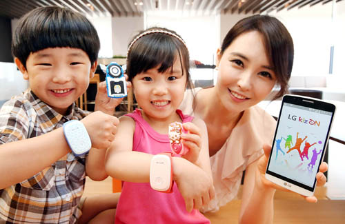 Az LG KizOn karpereccel könnyedén el lehet érni gyermekeinket 