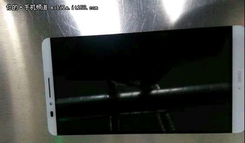 Szeptemberben érkezhet a Huawei Ascend Mate 3?