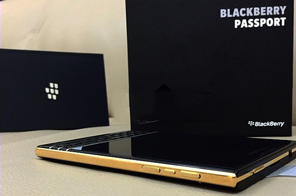 Luxus kivitel készül a BlackBerry Passportból