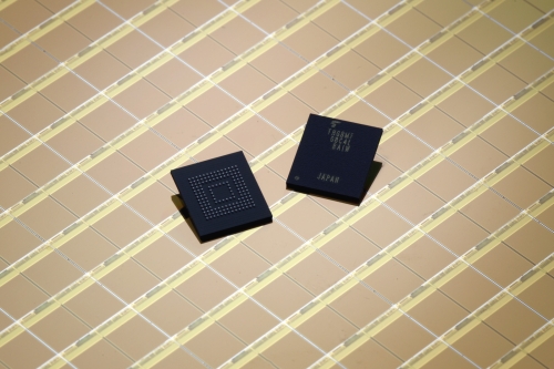 Toshiba e-MMC 15 nm-en: kisebb, gyorsabb