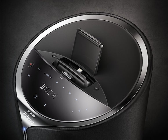 30-tűs és Lightning csatlakozó egy dokkolón