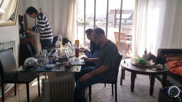 Nappali, munkaasztal, készülnek az Acer hírek