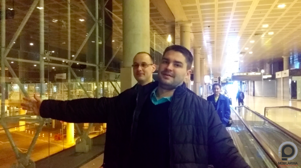 Legendd, Bone és Oliverda a barcelonai reptéren