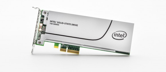 Intel SSD 750 PCIe foglalatba