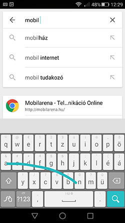 A Huawei P8 billentyűzete támogatja az ujjhúzós bevitelt