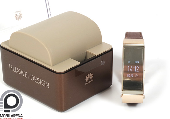 A Huawei TalkBand B2 bőr és műanyag szíjjal is megrendelhető 