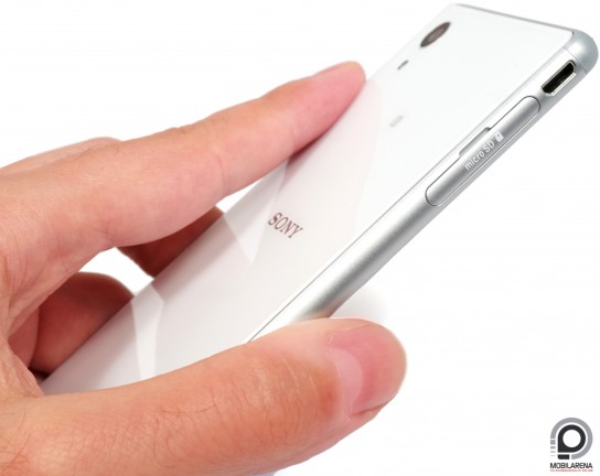 A Sony Xperia M4 Aqua elöl-hátul üveglapot kapott