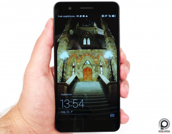 A Honor 6 Plus egy kézzel már nehezen kezelhető