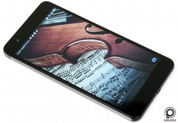 A Honor 6 Plus megjelenítője remek Full HD-s IPS panel