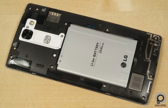 LG Magna akkumulátor és kártyafoglalatok