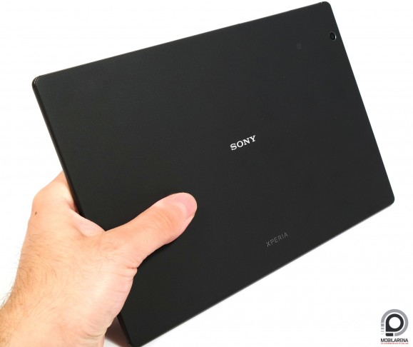 A Sony Xperia Z4 Tablet matt műanyag burkolatot kapott