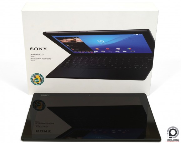 A Sony Xperia Z4 Tablet doboza igen méretes, tartozékból viszont kevés van
