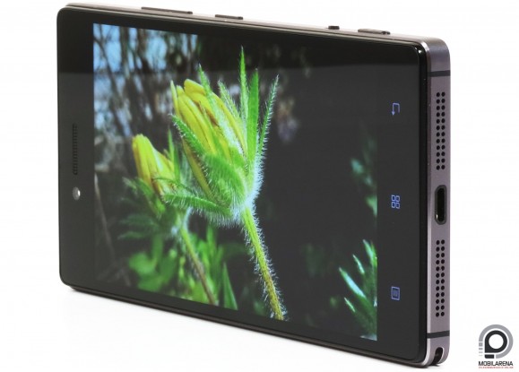 A Lenovo Vibe Shot IPS paneljének betekintési szögei kiválóak
