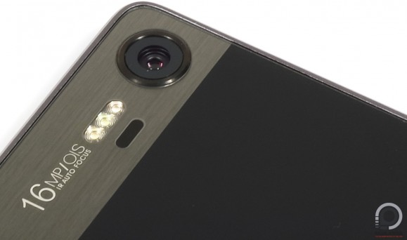 A Lenovo Vibe Shot hátlapi kamerája optikai képstabilizátort is kapott és jó képeket készít