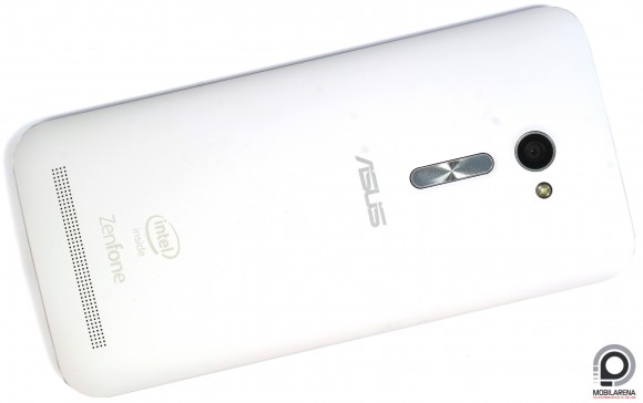 Az ASUS Zenfone 2 ZE500CL kijelzője átlagos