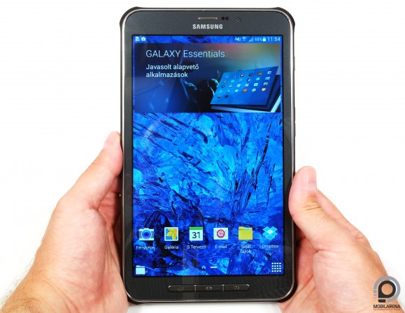 A Samsung Galaxy Tab Active nem könnyű, de nem is túl nagy a védelem ellenére