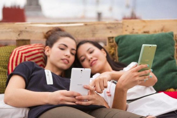 Két 13 megapixeles Exmor RS kamerát kapott az Xperia C5 Ultra