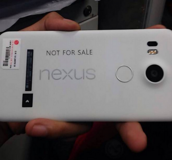 Most egy állítólagos LG Nexus 5 (2015) is felbukkant ujjlenyomat-olvasóval és lézeres autófókusszal