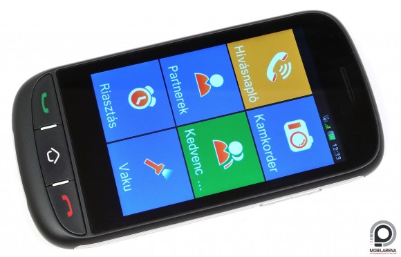 A kijelző fényereje és érintésérzékenysége közepes