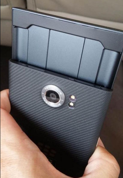 Az OIS kamera 18 megapixeles lesz