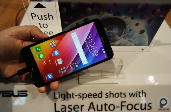 Az ASUS Zenfone Laser előlapja nagyon hasonlít a Deluxe-ra