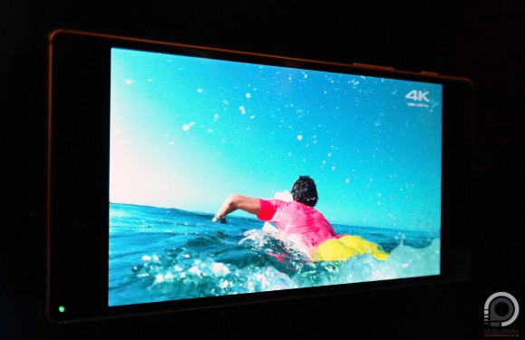 Mi nem tudtunk a 4K-s panel látványával betelni