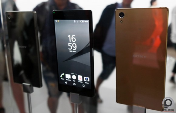 806 ppi-s az Xperia Z5 Premium képpontsűrűsége. Van még kérdés?