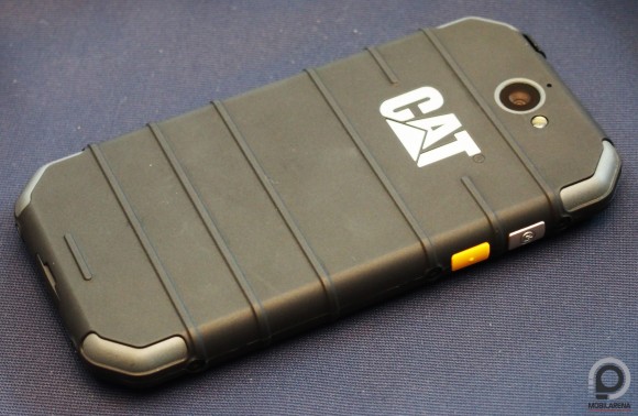 A CAT S30 ezúttal FWVGA felbontású TFT panelt kapott