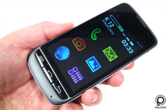 Mai szemmel nézve egész kompakt méretű a telefon