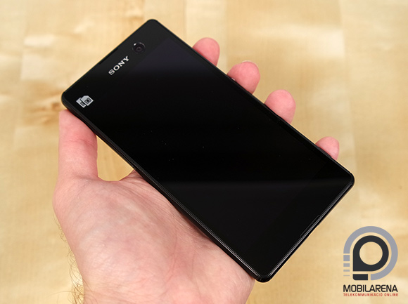 Még nem tepsi, de már nem kompakt az M5