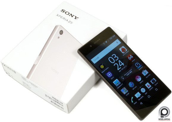 Az Xperia Z5 doboza egyszerű papírszerkezet