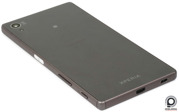 A matt hátlap visszafogottságában elegáns