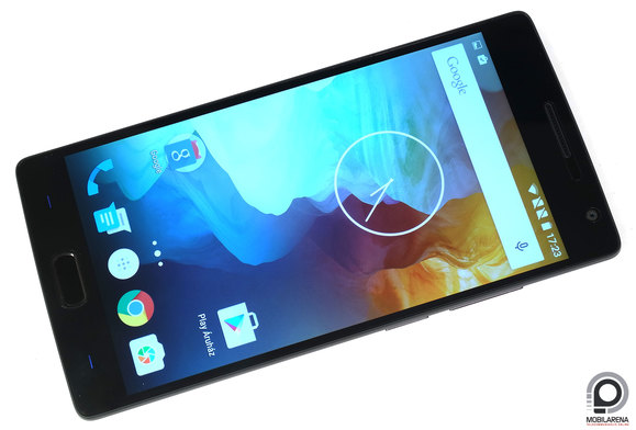 Kimondottan jó a OnePlus 2-féle LTPS kijelző, ám a Super AMOLED talán még többeknek lenne szimpatikus.