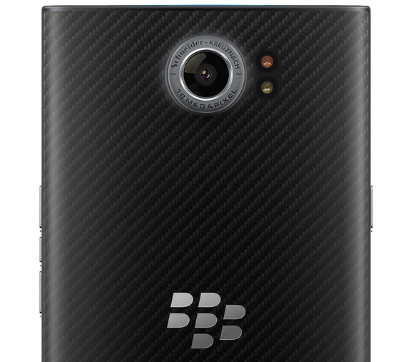 A hátlapra 18 megapixeles kamera került dupla ledes villanóval