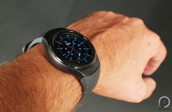 A Gear S2 sportos, mégis mutatós okosóra