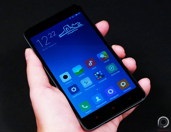 A Xiaomi Redmi Note 2 hardveresen hatalmasat lépett előre egy év alatt
