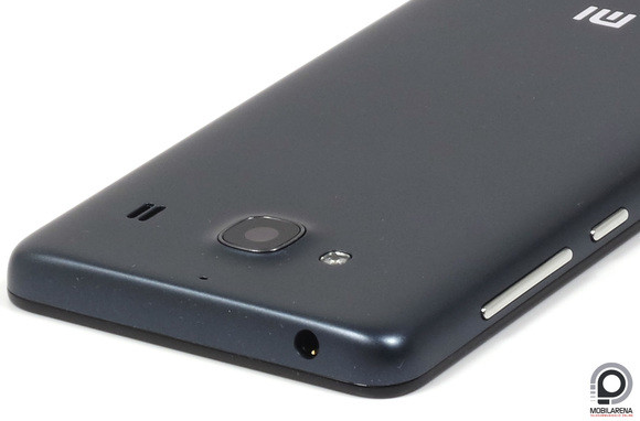 Megmaradt a 8 megapixeles kamera a hátlapon