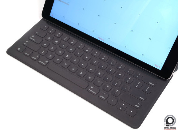 Az iPad Pro másik nagy újdonsága a külön megvásárolható, gyári billentyűzet.
