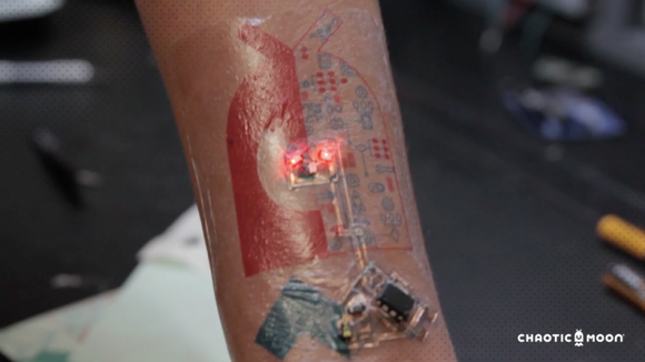 Így néz ki egy szenzorokkal felszerelt tetoválás