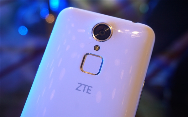 ZTE Blade A1: Ujjlenyomat-olvasós telefon 100 dollár alatt