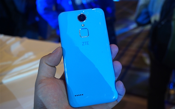 ZTE Blade A1: Ujjlenyomat-olvasós telefon 100 dollár alatt