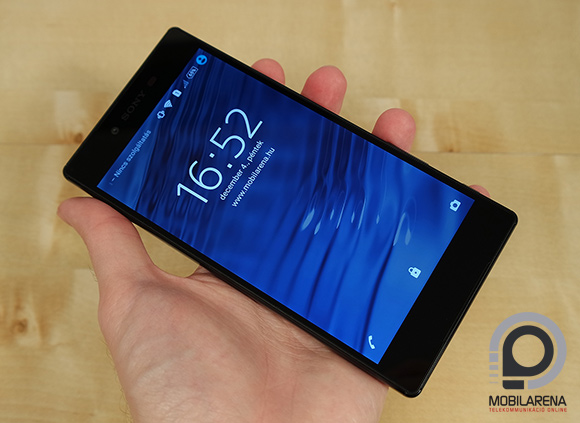 Messziről felismerhető a tipikus Sony formavilág