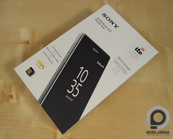 Néhány extra tartozék is belefért a dobozba