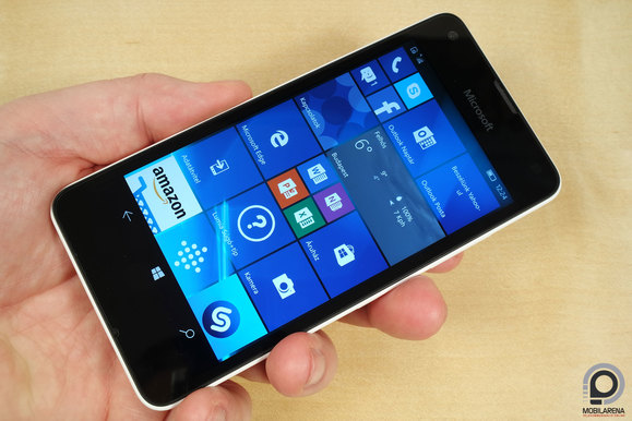 Mai mobilos viszonylatban kicsinek számít a Lumia 550