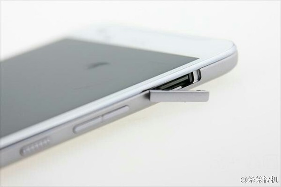 Nem kérdés, hogy a One X9 is mutatós lehet, és a fogás kényelmetlenségétől sem tartunk, a dizájn viszont ismét vitákat szíthat