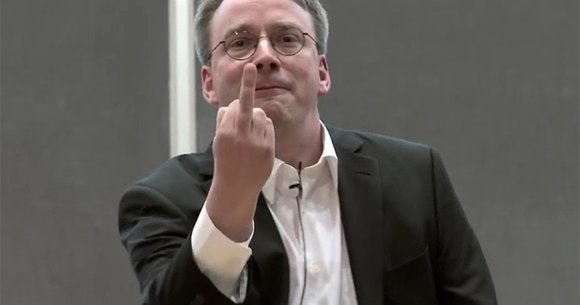 Linus Torvalds közismerten nyers modorú és szókimondó